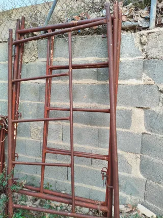 Andamio y caballetes de hierro