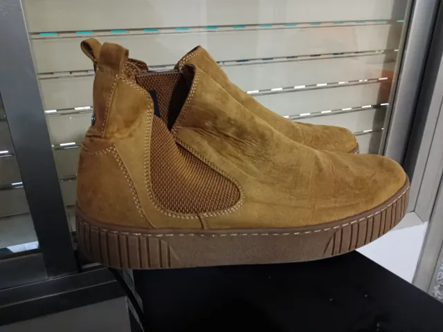 Botines Chelsea Nuevas Color mostaza.