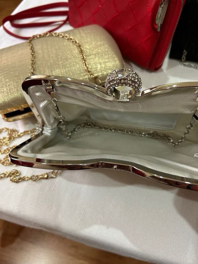 BOLSOS LOTE DE 4 TODOS SIN ESTRENAR NUEVOS