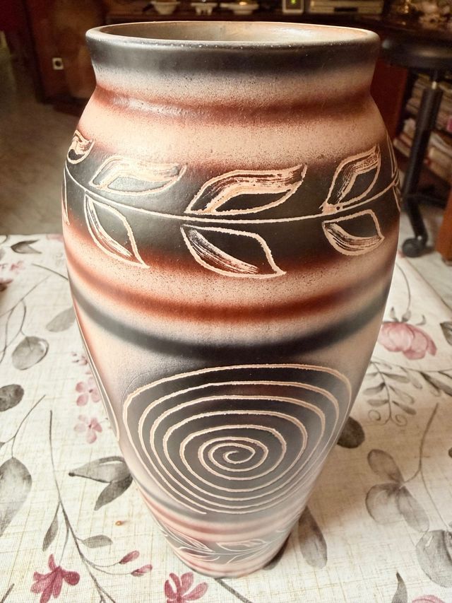 Jarrón de cerámica con diseño