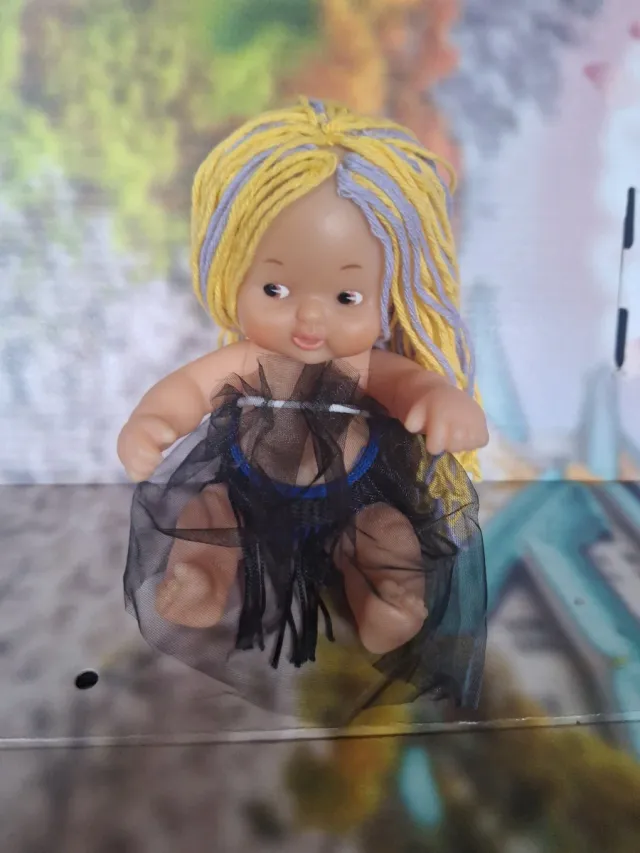 Muñeca Barriguitas pelo rubio y lila