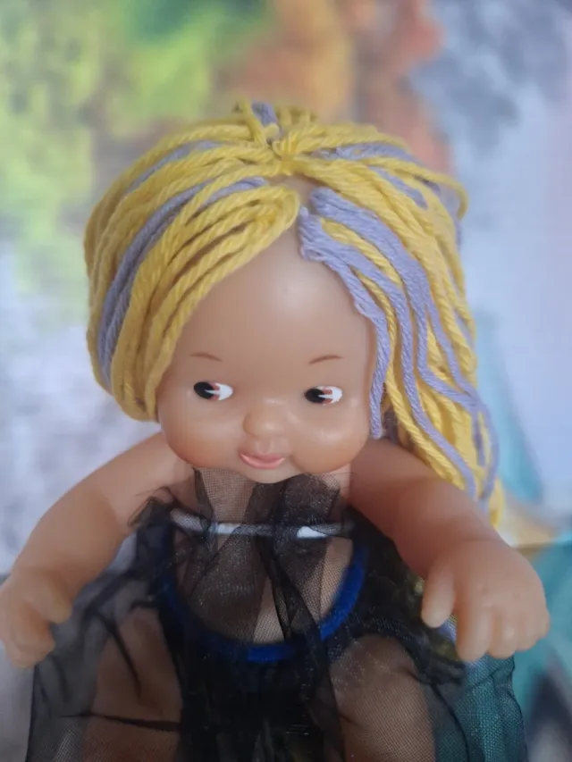 Muñeca Barriguitas pelo rubio y lila
