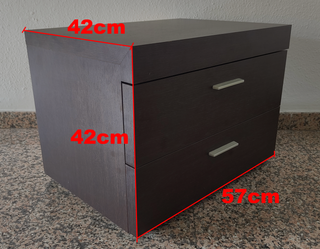 Mesita de noche de madera oscura