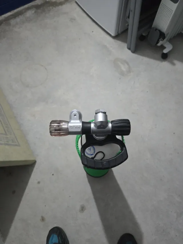 Bombona de buceo con funda verde