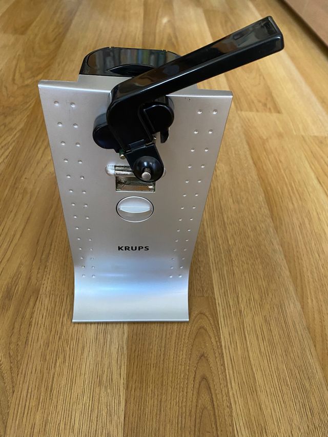 Abrelatas y afilador de cuchillo eléctrico Krups