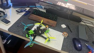 Dron FPV Apex EVO 5 + repuestos