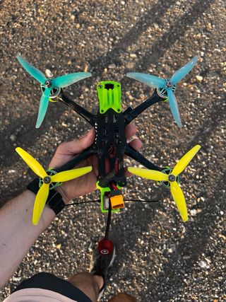 Dron FPV Apex EVO 5 + repuestos