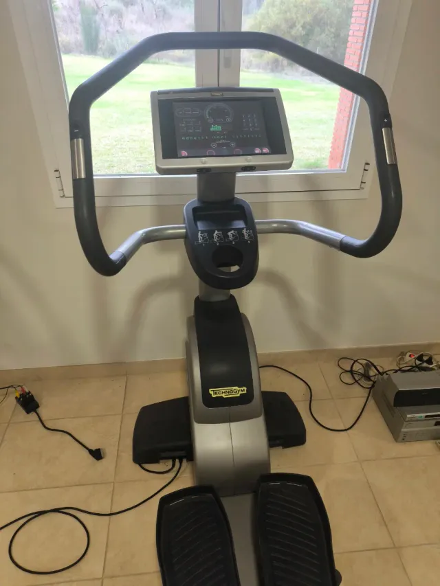 Macchine Technogym Cardio con TV per palestra