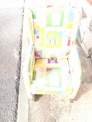 Sillón mecedora infantil estampado