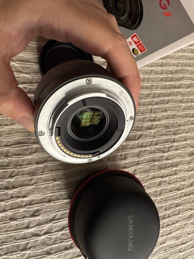 Samyang AF 24mm F2.8 FE Objetivo