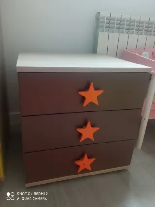 Cama infantil con cajonera y escritorio o cuna.