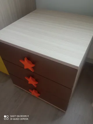 Cama infantil con cajonera y escritorio o cuna.
