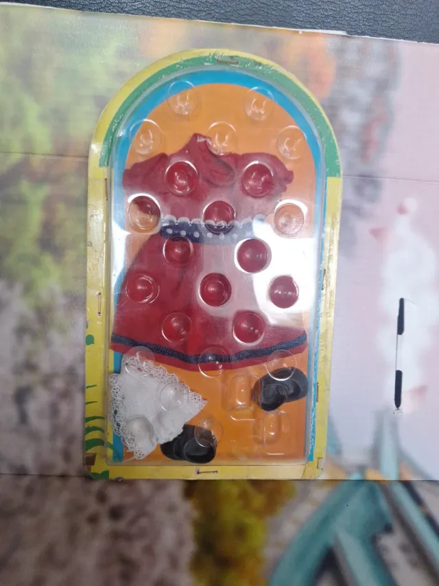 Traje Barriguitas rojo con accesorios