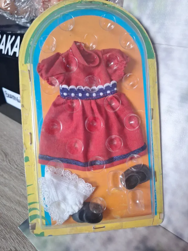 Traje Barriguitas rojo con accesorios