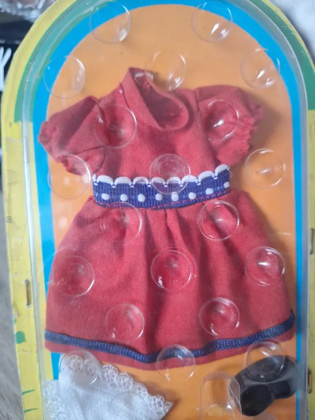 Traje Barriguitas rojo con accesorios