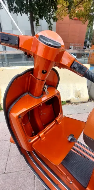 Vespa PX200 Iris '93 color fuego metalizado