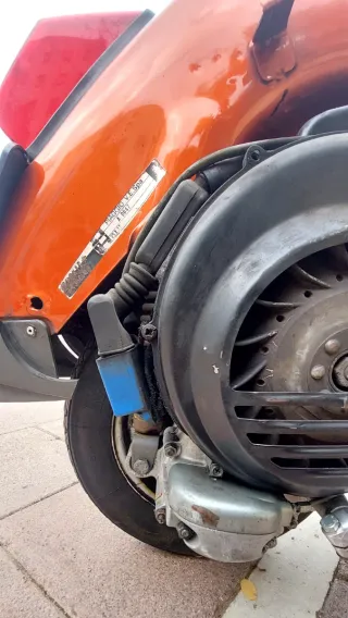 Vespa PX200 Iris '93 color fuego metalizado