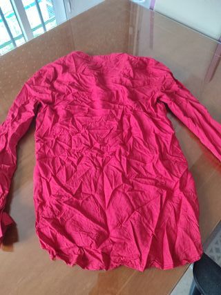 Camisa roja vibrante