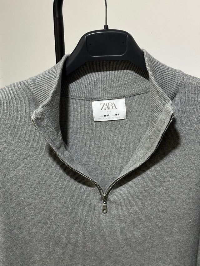 Blusa Zara cuello alto cremallera gris