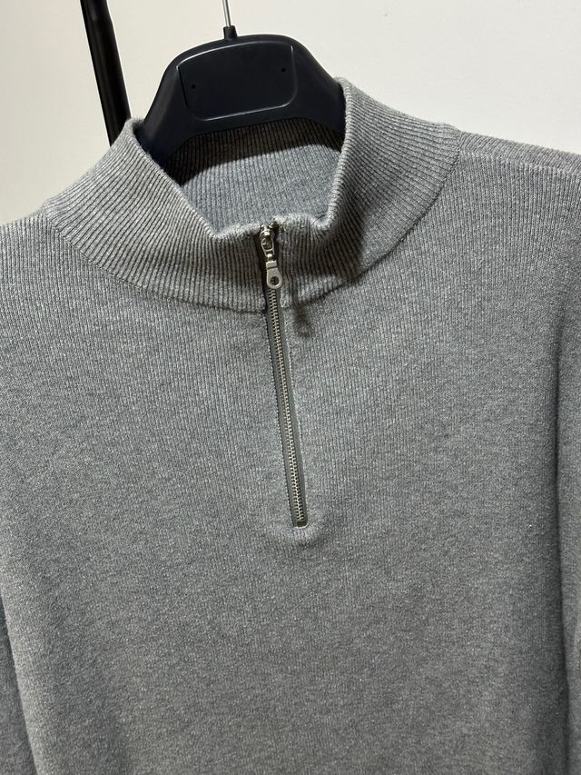 Blusa Zara cuello alto cremallera gris