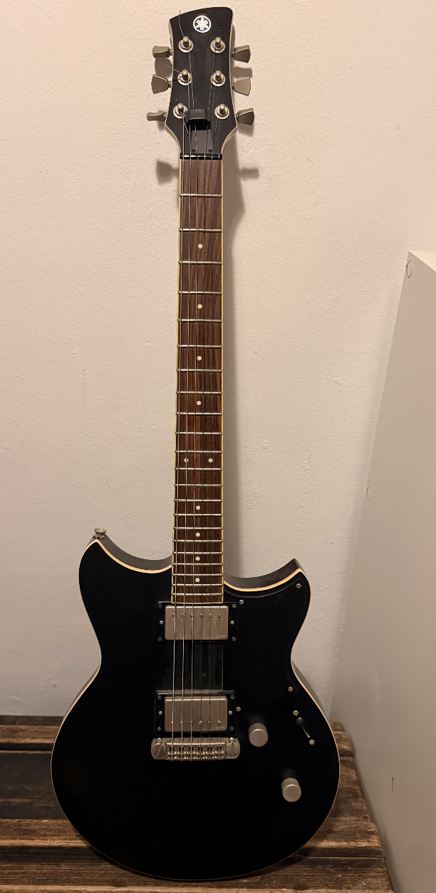 Guitarra Yamaha Revstar Negra