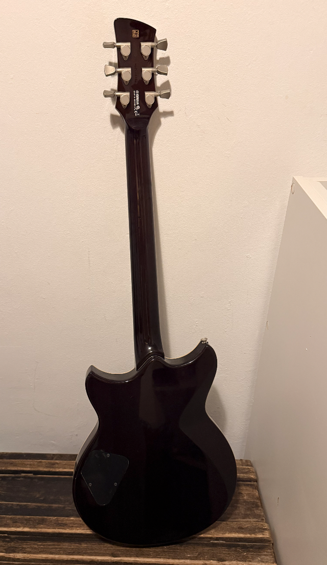 Guitarra Yamaha Revstar Negra
