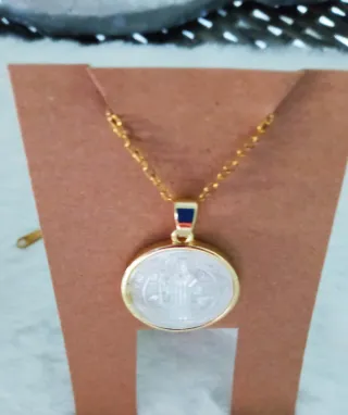 Medalla San Benito Nacarada Acero Dorado