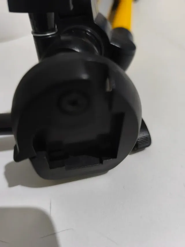 Trípode extensible amarillo sin zapata