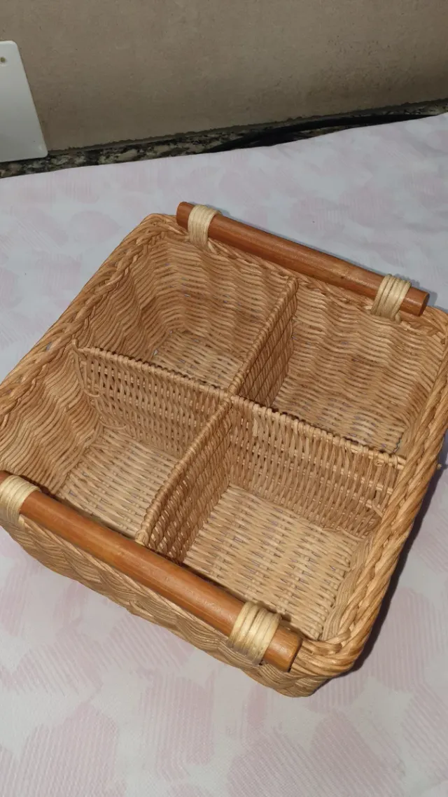 Cesto em vime com divisórias e pegas 20x20x9 alt.