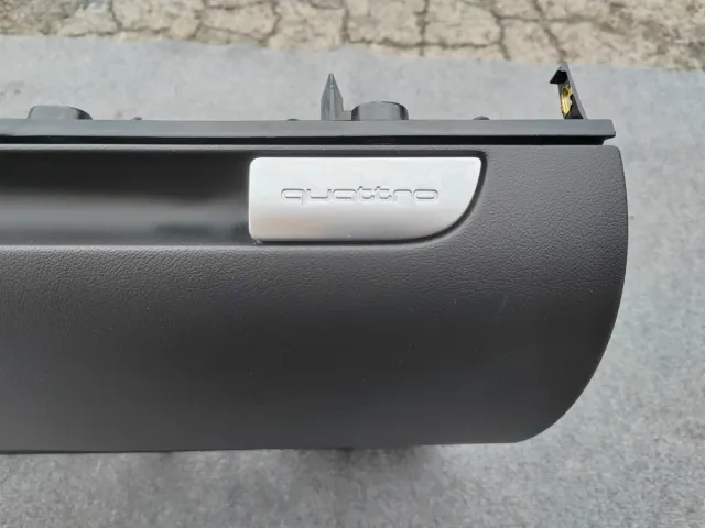 Guantera negra audi A3 8p