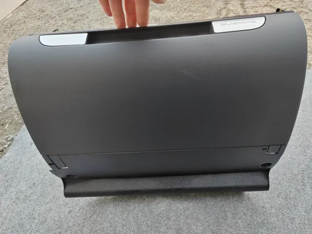 Guantera negra audi A3 8p