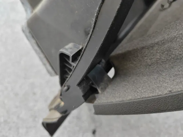 Guantera negra audi A3 8p