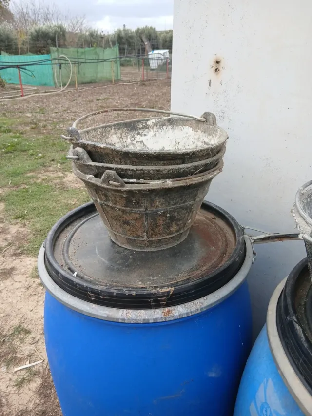 Cubos de goma para obra )