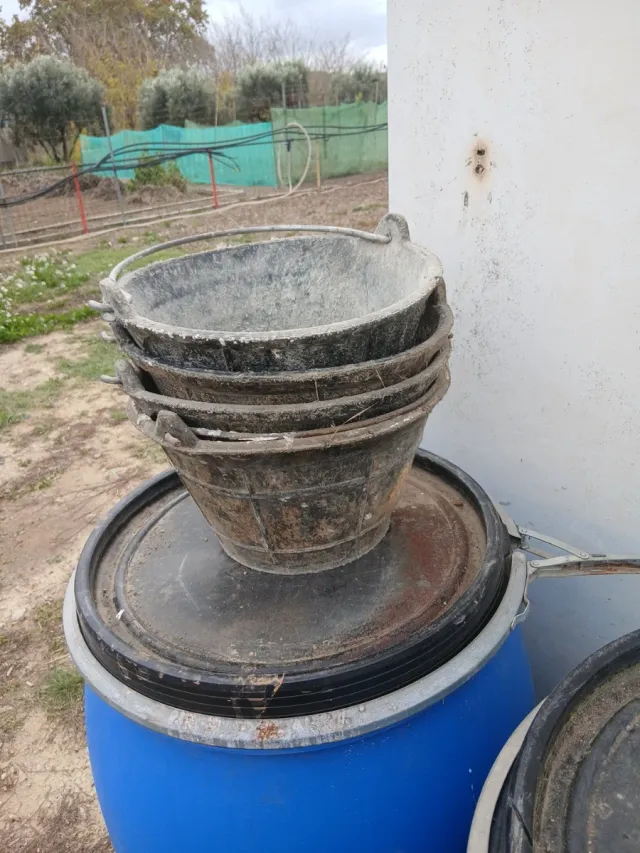 Cubos de goma para obra )