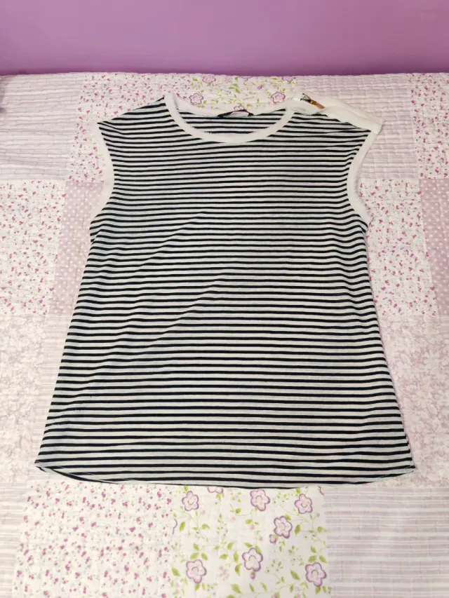 Blusa de rayas blancas y negras
