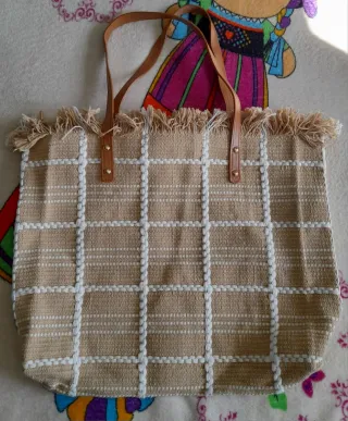 Bolso grande de tela con flecos