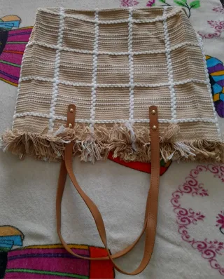 Bolso grande de tela con flecos
