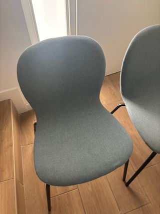 Sillas Ikea grises y negras 25€ ambas
