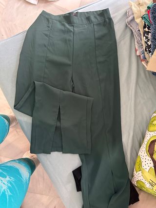 Pantalón elegante verde con pinzas