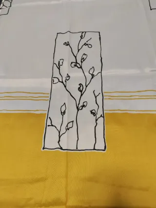 Cortinas de Baño Blanca y Amarilla.