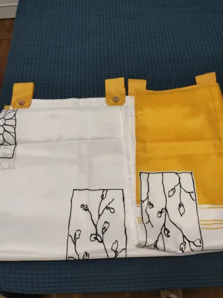 Cortinas de Baño Blanca y Amarilla.