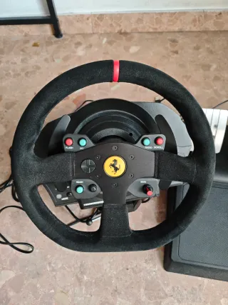 Volante Thrustmaster T300 Alcántara edizione Ferrari