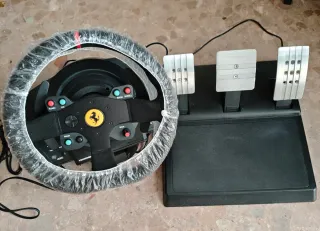 Volante Thrustmaster T300 Alcántara edizione Ferrari