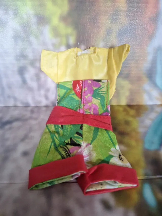 Conjunto Barriguitas floral amarillo y rojo