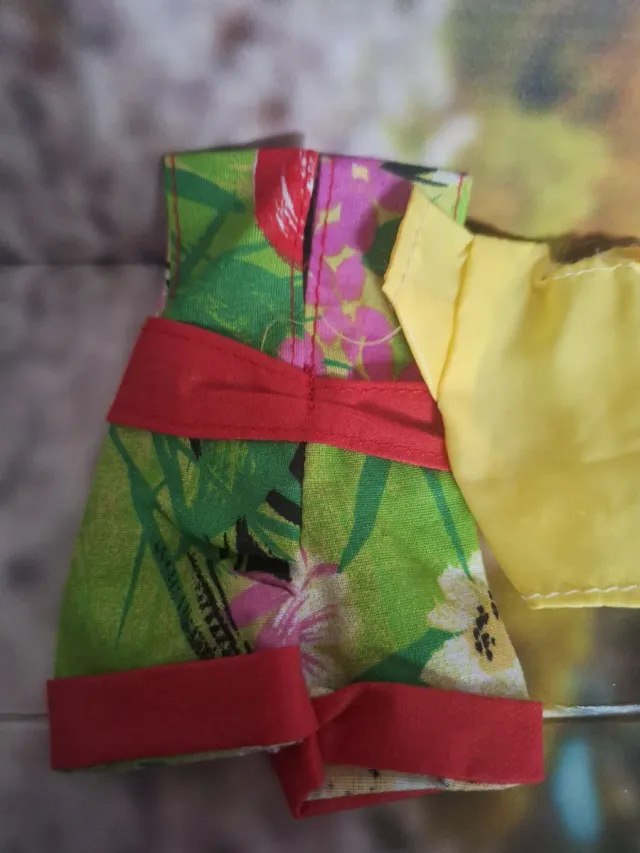 Conjunto Barriguitas floral amarillo y rojo