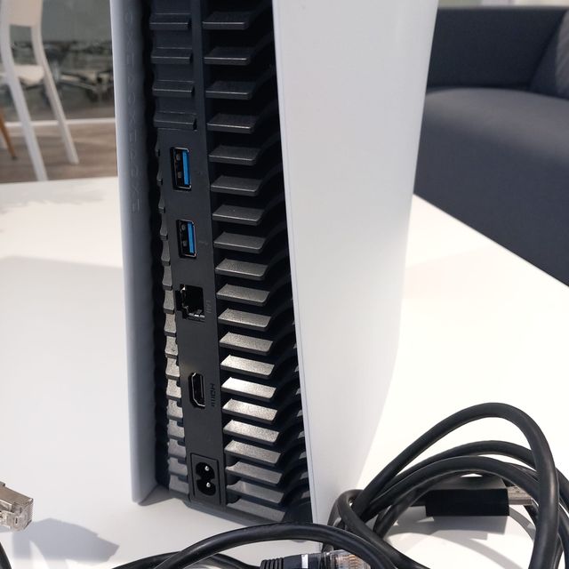 PlayStation 5 + 2 mandos DualSense