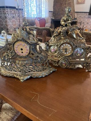 Reloj de sobremesa antiguo bronce y cerámica