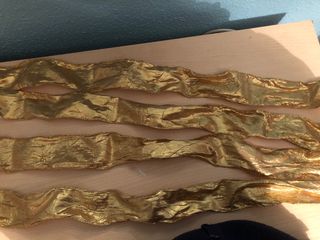 Tiras doradas con alambre para adornos