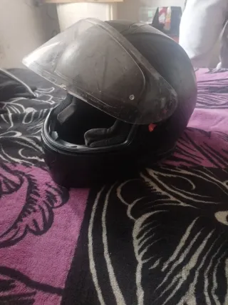 Casco de moto negro