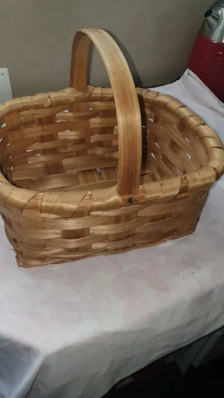 Cesto em vime com alça           35x28x16 alt.